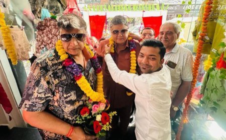 पीएम कलेक्शन सेंटर मे रेडीमेड कपड़ों की विशाल श्रृंखला उपलब्ध