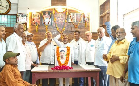 शहीद अशफाक उल्ला खाँ की 125वीं जयंती पर सर्वदलीय पार्षदों ने दी श्रद्धांजलि