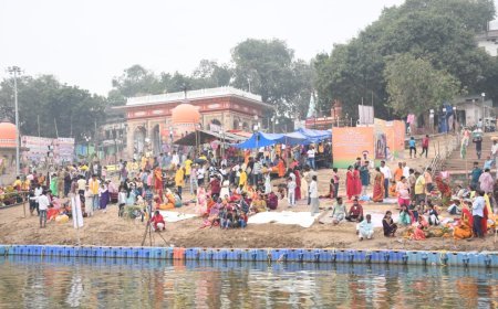 घाटों पर सभी आवश्यक व्यवस्थायें बनाये रखने का डीएम ने दिए निर्देश
