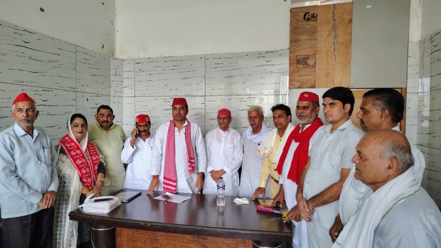 समाजवादी पार्टी कार्यालय हापुड में मासिक सभा का हुआ आयोजन