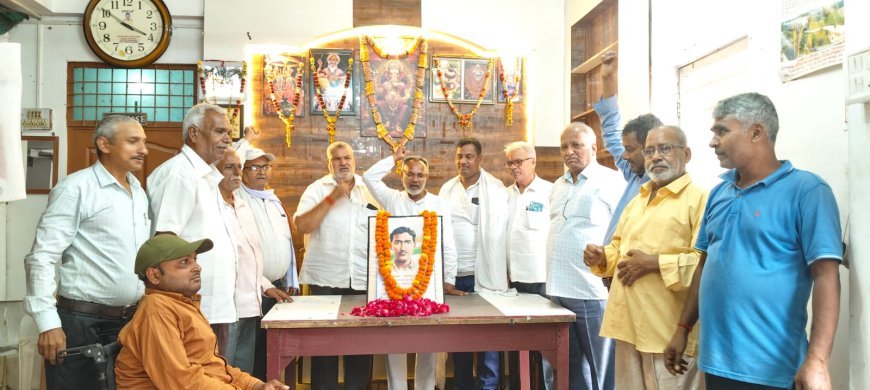 शहीद अशफाक उल्ला खाँ की 125वीं जयंती पर सर्वदलीय पार्षदों ने दी श्रद्धांजलि