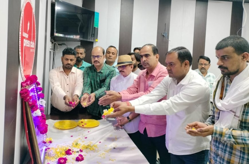 गणेश शंकर विद्यार्थी की 135 वीं जयंती पर पत्रकारों ने पुष्प अर्पित किए