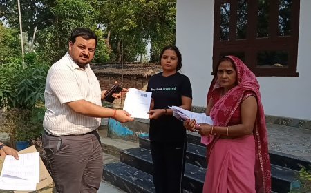 जिलाधिकारी अंबेडकरनगर ने गणना प्रपत्र के घर-घर वितरण के स्थिति की जानकारी