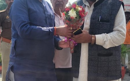 फूलपुर विधायक ने पूर्व जिलाध्यक्ष को जन्म दिन की बधाई दी 