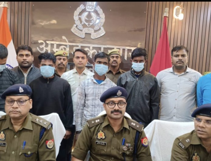 अंबेडकरनगर: मंशापुर ज्वैलर्स चोरी कांड का पर्दाफाश, दीवार तोड़कर सेंध लगाने वाले 4 आरोपी गिरफ्तार