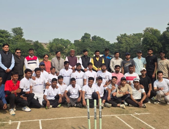 ईश्वर शरण पीजी कालेज की वार्षिक क्रिकेट प्रतियोगिता शुरू