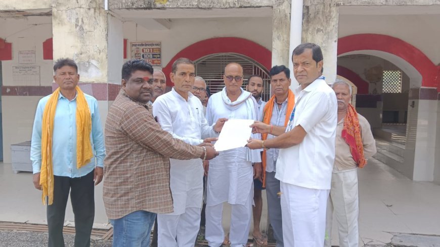 चिलकहर रेलवे स्टेशन की समस्याओं को लेकर सौंपा पत्र