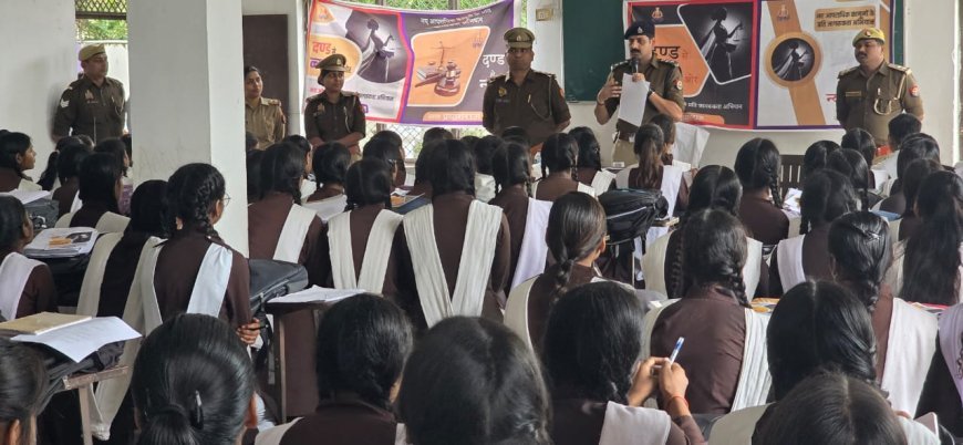 बीआर यादव इण्टर कॉलेज में छात्र/छात्राओं को किया जागरूक