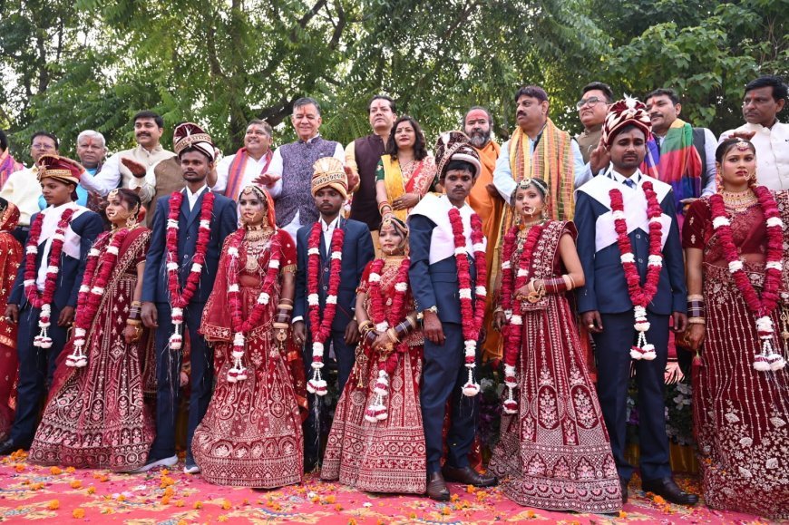 सामूहिक विवाह समारोह मे 11 जोड़ो ने थामा एक दूसरे का हाथ 