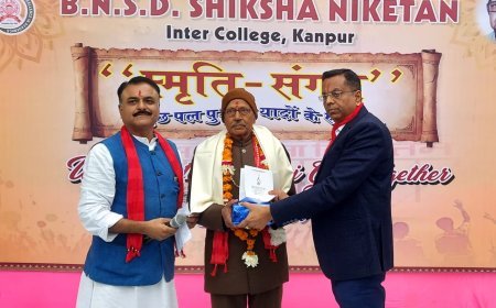 1992 बैच के छात्रों ने गुरुओं के चरण पखार कर लिया आशीर्वाद