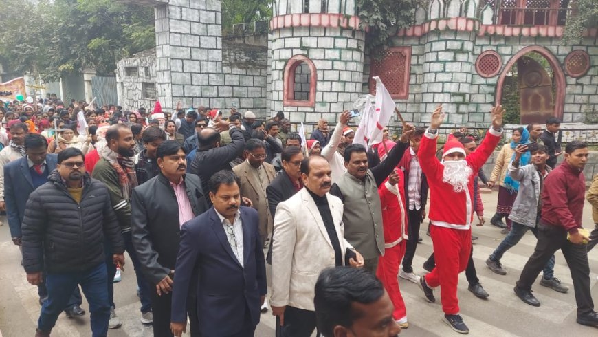कानपुर की सड़कों पर उमड़ा उल्लास: क्रिसमस रैली के जरिए दिया एकता और भाईचारे का संदेश