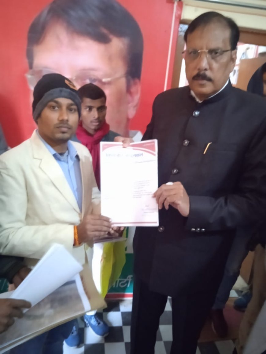 रसड़ा को दिल्ली से जोड़ने की मांग: सामाजिक कार्यकर्ता ने सांसद राजीव राय को सौंपा ज्ञापन