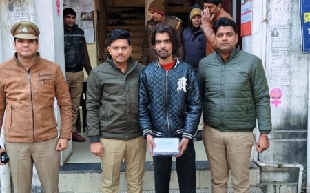 महिला सिपाही का पर्स लूटने वाले बदमाश ने कान पकड़कर मांगी माफी, पुलिस ने निकाला जुलूस