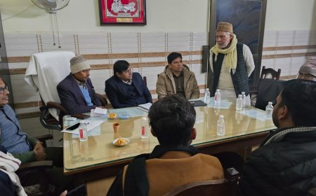 बलिया: मैराथन वार्ता के बाद पिघला आक्रोश; अमर शहीद भगत सिंह इंटर कॉलेज में छात्रों और शिक्षकों का आंदोलन खत्म