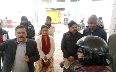 कानपुर:  बिना हेलमेट पेट्रोल पर रोक और नियमों का उल्लंघन करने वालों पर चला चाबुक