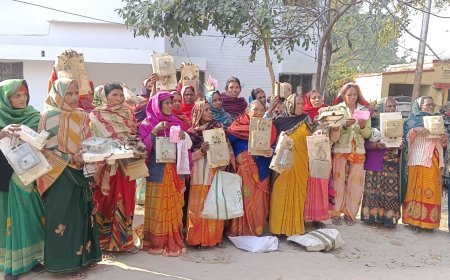 रसड़ा में आक्रोशित महिलाओं ने मीटर लेकर घेरा बिजली दफ्तर