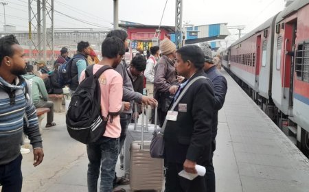 छिवकी एवं प्रयागराज जंक्शन पर चलाया गया टिकट चेकिंग अभियान ,  588 यात्रियों से वसूला गया 3,56,250/- रुपये जुर्माना