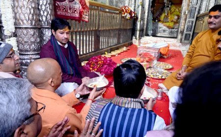 ब्रज में योगी! बांके बिहारी की शरण में मुख्यमंत्री, दर्शन के बाद प्रदेश के लिए मांगा सुख-समृद्धि का आशीर्वाद!