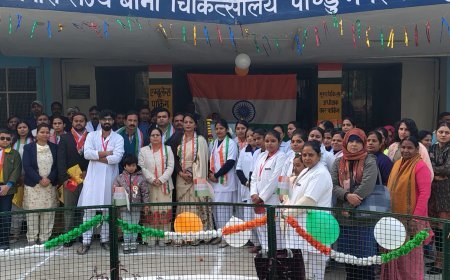 ESI चिकित्सालय पांडु नगर में मना गणतंत्र दिवस: मरीजों के बीच बाँटी गई खुशियाँ और फल