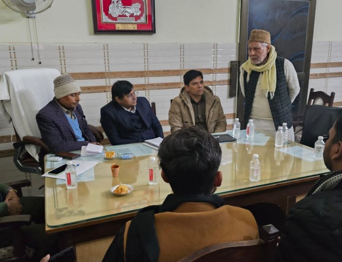 बलिया: मैराथन वार्ता के बाद पिघला आक्रोश; अमर शहीद भगत सिंह इंटर कॉलेज में छात्रों और शिक्षकों का आंदोलन खत्म