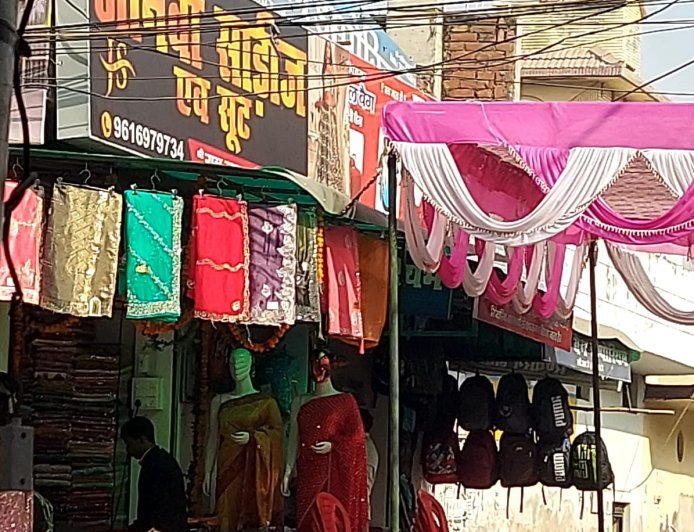 मकर संक्रांति पर 'जानवी साड़ी एवं सूट कलेक्शन' का भव्य आगाज, लेटेस्ट डिजाइन्स पर मिलेगी भारी छूट