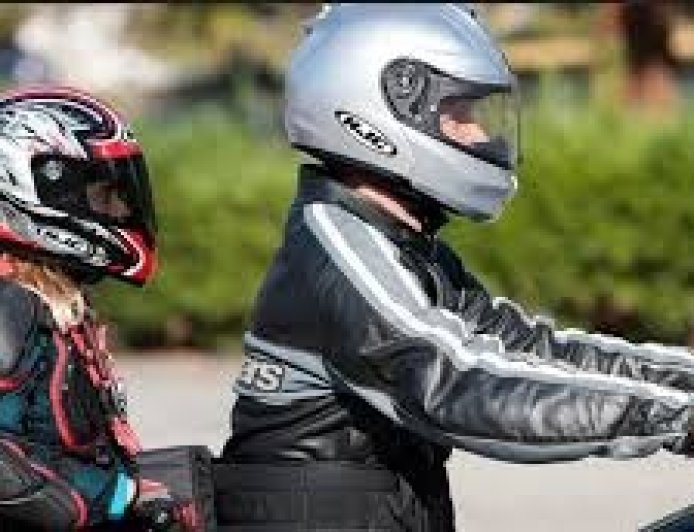 कानपुर में अब पीछे बैठने वाली सवारी के लिए भी हेलमेट अनिवार्य, एआरटीओ ने जारी किए निर्देश