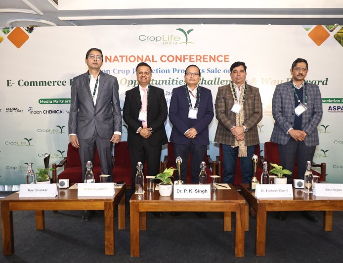 डिजिटल खेती के दौर में अनधिकृत कीटनाशकों का खतरा: क्या ई-कॉमर्स प्लेटफॉर्म बन रहे हैं 'सेफ हेवन'?