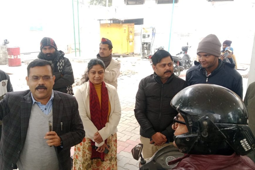 कानपुर:  बिना हेलमेट पेट्रोल पर रोक और नियमों का उल्लंघन करने वालों पर चला चाबुक