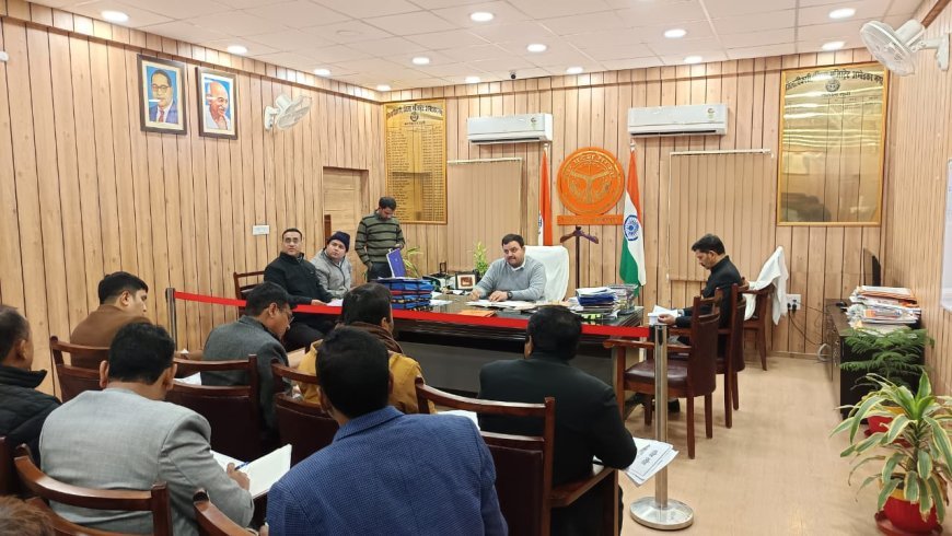 अम्बेडकरनगर: सीएम युवा योजना पर डीएम सख्त, बैंक स्तर पर लंबित 667 आवेदनों को तुरंत निस्तारित करने के निर्देश