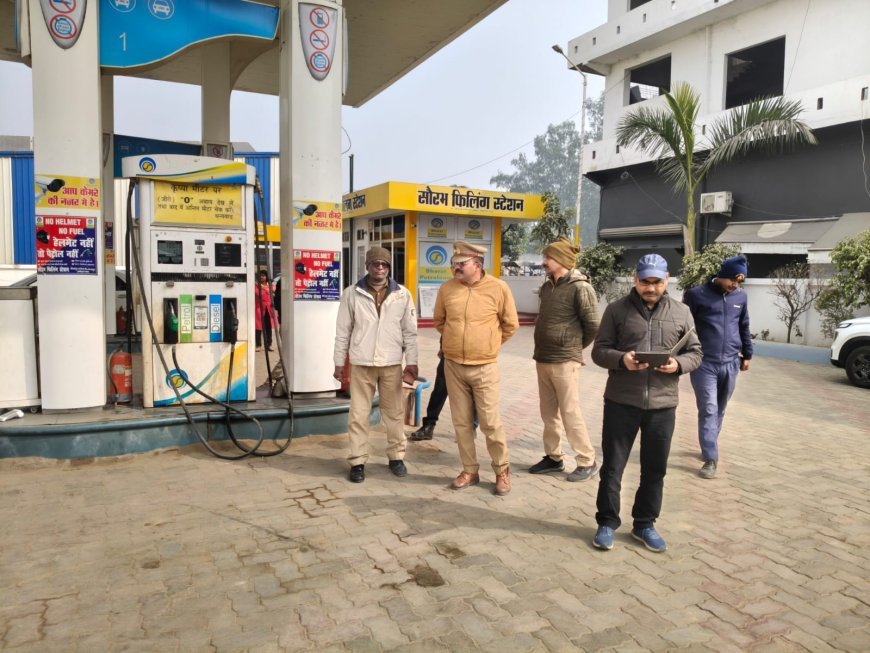 अम्बेडकरनगर: कोहरे में हादसों पर लगाम लगाने की पहल, पूर्वांचल एक्सप्रेस-वे पर एआरटीओ ने चिपकाए रेट्रो रिफ्लेक्टिव टेप