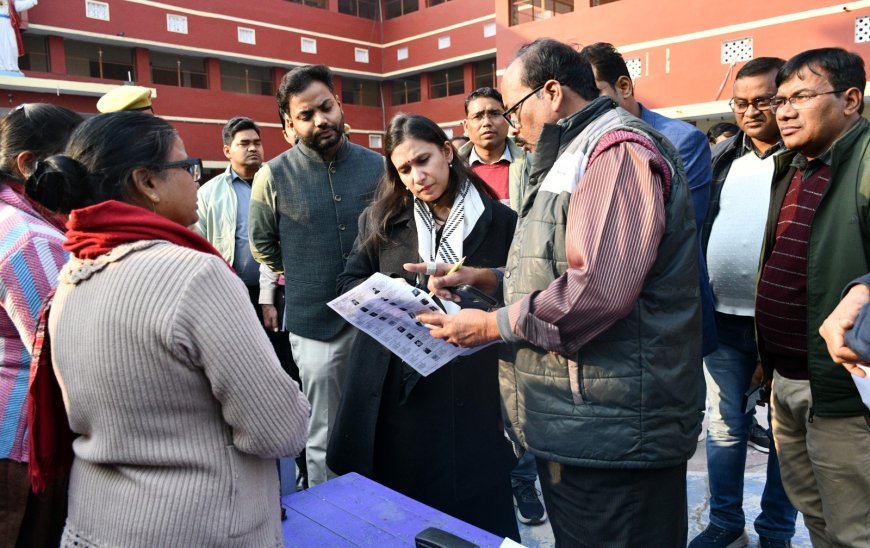 मण्डलायुक्त सौम्या अग्रवाल का कड़ा रुख: मतदाता सूची में फोटो साफ नहीं तो तुरंत बदलें