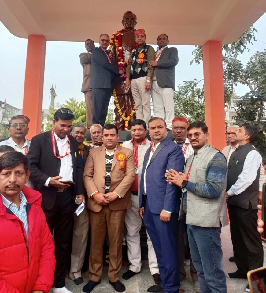 महान जननायक कर्पूरी ठाकुर की जयंती पर लखनऊ में उमड़ा जनसैलाब, 'जननायक सहायता योजना' का हुआ आगाज़