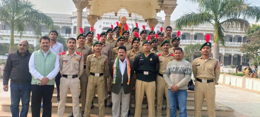 केपी इंटर कॉलेज में देशभक्ति की लहर: मेधावी छात्र सम्मानित, शहीदों को दी गई स्वरांजलि