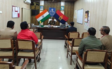 कानपुर: डीसीपी सेंट्रल ने सुनीं जन-समस्याएं, पुलिस अधिकारियों को 'जीरो टॉलरेंस' और त्वरित समाधान के दिए निर्देश
