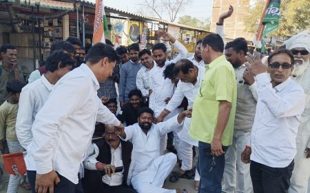 प्रयागराज: विधानसभा घेराव के लिए निकले कांग्रेसी कार्यकर्ताओं को पुलिस ने रोका, तीखी नोकझोंक के बाद कई नेता हाउस अरेस्ट