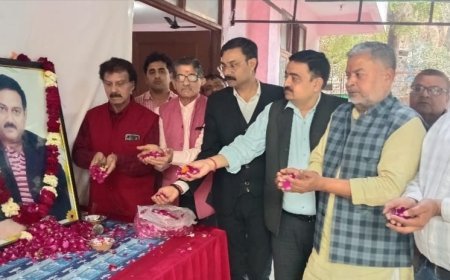 मानवता के मसीहा डॉ. दीपक अवस्थी को भावभीनी श्रद्धांजलि: अंध विद्यालय में बच्चों को कराया भोजन