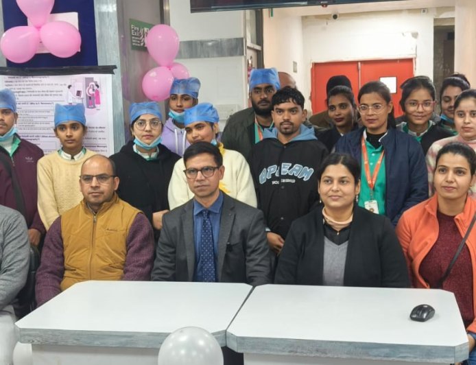 वर्ल्ड कैंसर डे पर मरीजों को जागरूक किया और कैंसर से बचाव के बारे भी बताया गया 