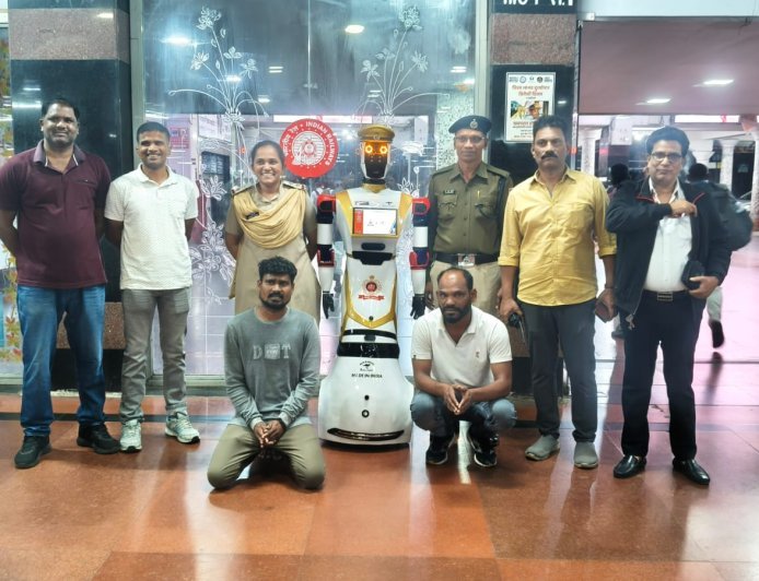 भारतीय रेलवे का 'डिजिटल प्रहरी': रोबोकॉप 'ASC अर्जुन' ने पहली बार AI की मदद से पकड़े दो बड़े अपराधी