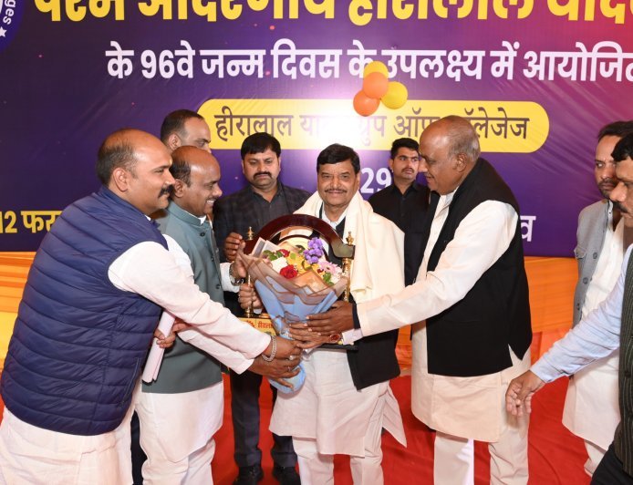शिक्षा के महाकुंभ में गूँजा स्वर्गीय हीरालाल यादव का आदर्श; शिवपाल यादव ने मेधावियों को किया सम्मानित