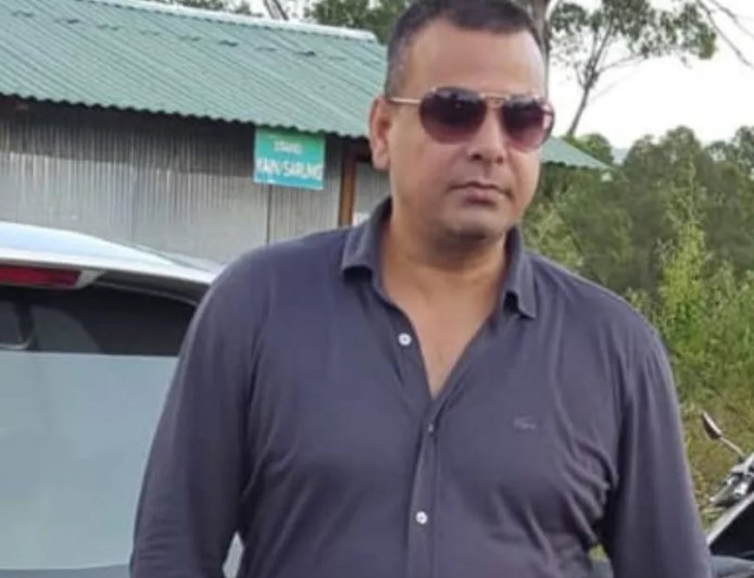 बाराबंकी में सनसनी: मुख्तार के करीबी शोएब उर्फ बॉबी की दिनदहाड़े हत्या, 10 गोलियों से छलनी हुई कार