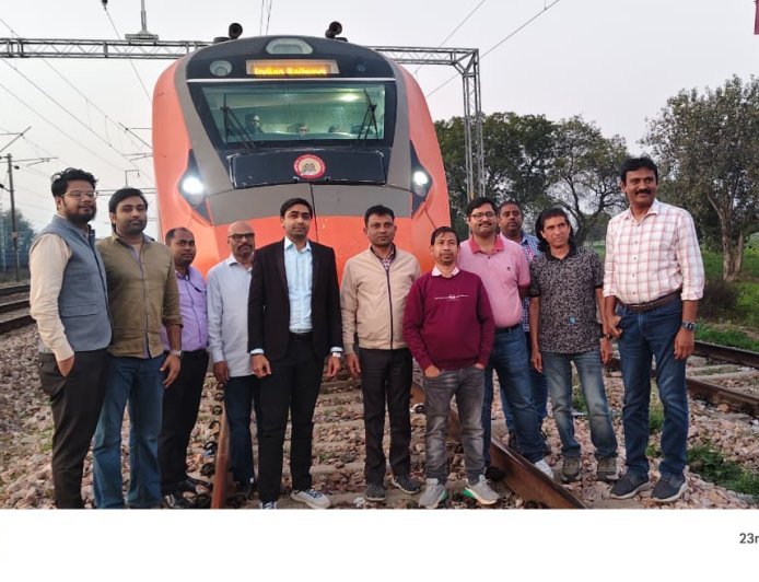 उत्तर मध्य रेलवे की ऐतिहासिक उपलब्धि: दादरी-टुंडला खंड पर 160 किमी/घंटा की रफ्तार से 'कवच' का सफल परीक्षण"