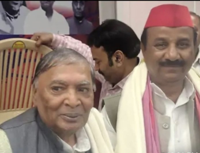 अंबेडकरनगर में बसपा को बड़ा झटका: पूर्व लोकसभा उम्मीदवार कमर हयात अंसारी सपा में शामिल