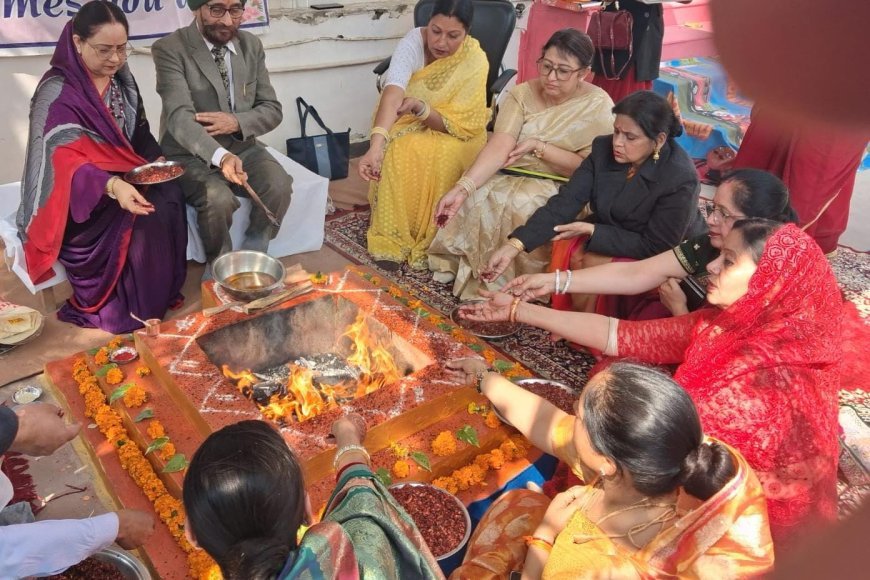 अवध कॉलेजिएट में विदाई की भावनात्मक बेला; हवन-पूजन और सम्मान के साथ कक्षा 12 के छात्रों को दी गई विदाई