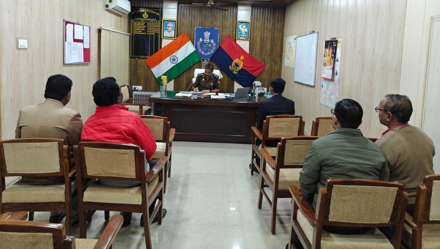 कानपुर: डीसीपी सेंट्रल ने सुनीं जन-समस्याएं, पुलिस अधिकारियों को 'जीरो टॉलरेंस' और त्वरित समाधान के दिए निर्देश
