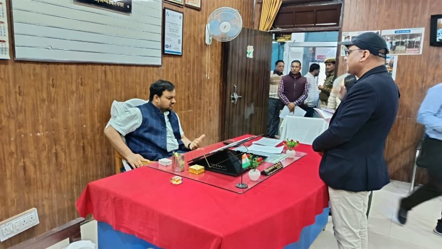 अम्बेडकरनगर: 'ड्रोन दीदी' और 'लखपति दीदी' से बदलेगी गाँवों की तस्वीर, डीएम ने टांडा ब्लॉक में दिए विशेष निर्देश