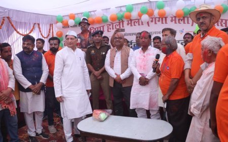 कानपुर: तिरंगा फहराकर जिलाधिकारी ने किया ऐतिहासिक 'हटिया गंगा मेला' का आगाज, रंगों से सराबोर हुई क्रांतिधरा