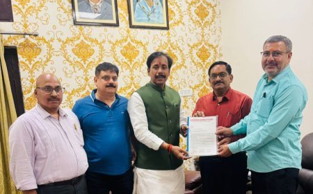 पत्रकारों की पेंशन पर बड़ा कदम: यूपी के श्रम मंत्री करेंगे केंद्रीय मंत्री से सिफारिश, ₹5000 न्यूनतम पेंशन की मांग