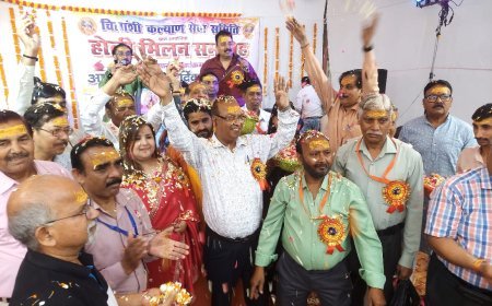 चित्रांशी कल्याण समिति ने फूलों की होली और भजनों से सराबोर किया कानपुर