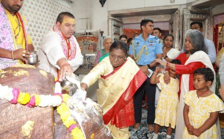 ब्रज रज में रमीं राष्ट्रपति: नंगे पांव चलीं द्रौपदी मुर्मू, 'राधे-राधे' के उद्घोष के बीच पूर्ण की गिरिराज परिक्रमा