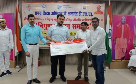 अम्बेडकरनगर में 'नवनिर्माण के 9 वर्ष' का उत्सव: कलेक्ट्रेट में गूंजी विकास की गाथा, स्वरोजगार से सशक्त हुए युवा